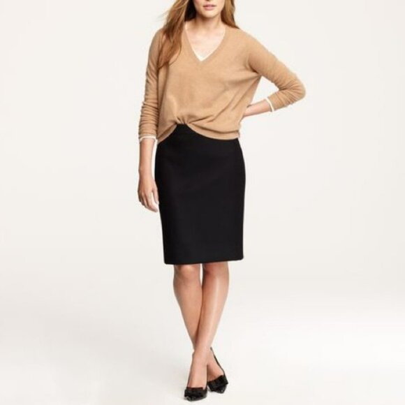 Max Mara Black Wool Knee Length Skirt back slit  size 12 - Picture 1 of 15